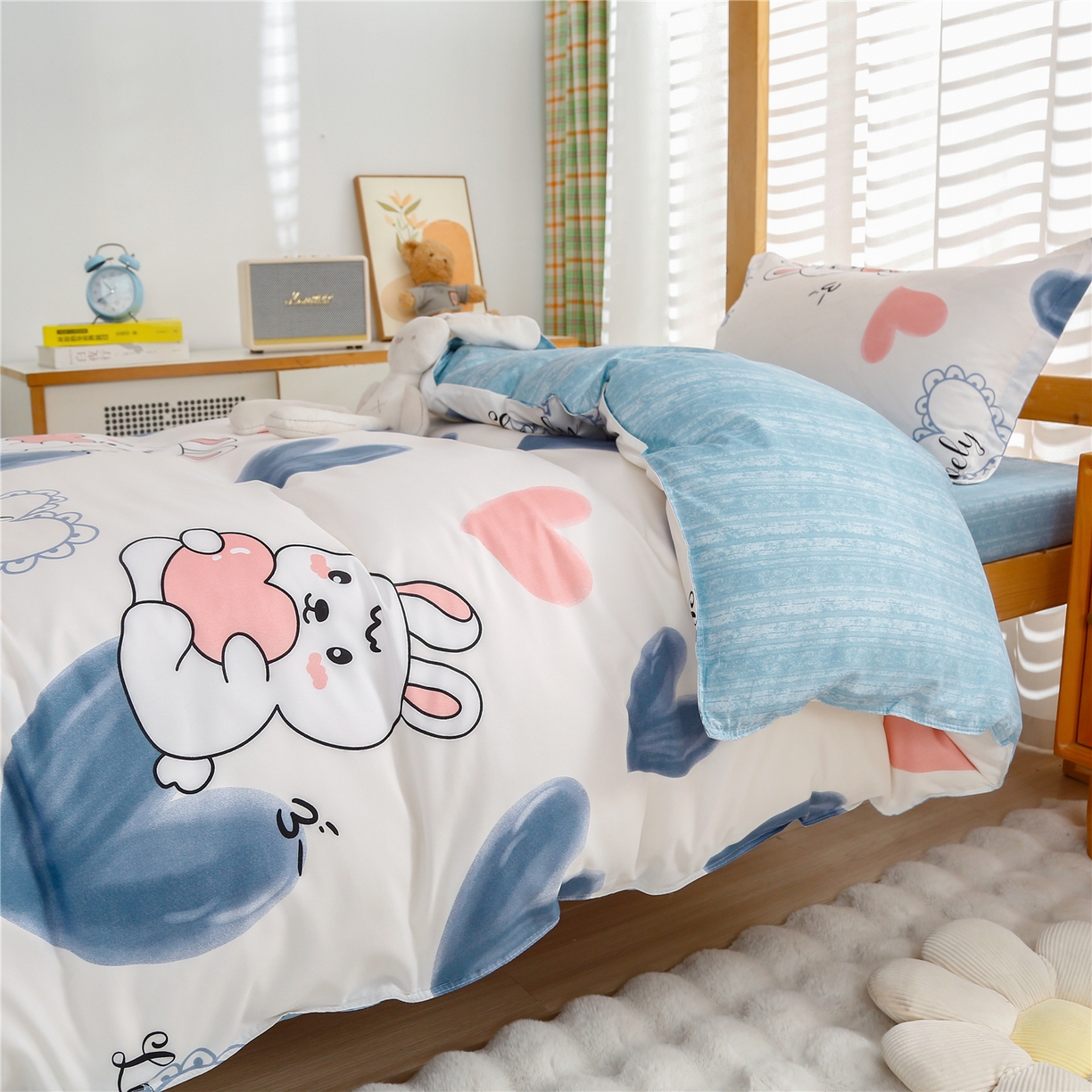 91家纺网 家纺一手货源 找家纺 曼璐2025新款学生床笠三件套四件套 爱心兔