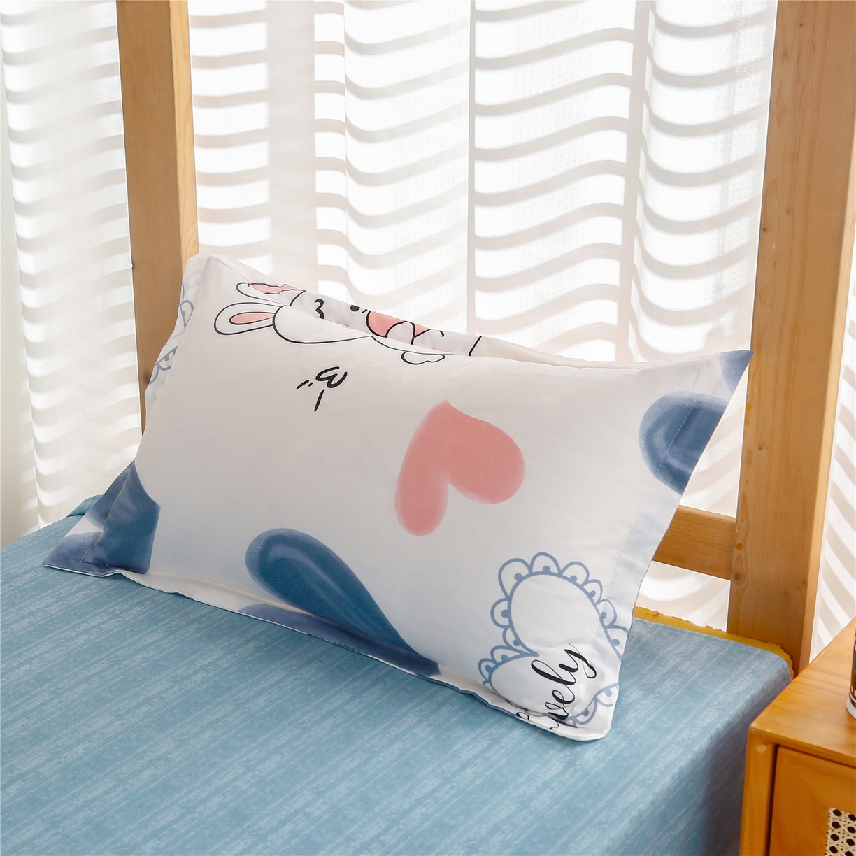 91家纺网 家纺一手货源 找家纺 曼璐2025新款学生床笠三件套四件套 爱心兔