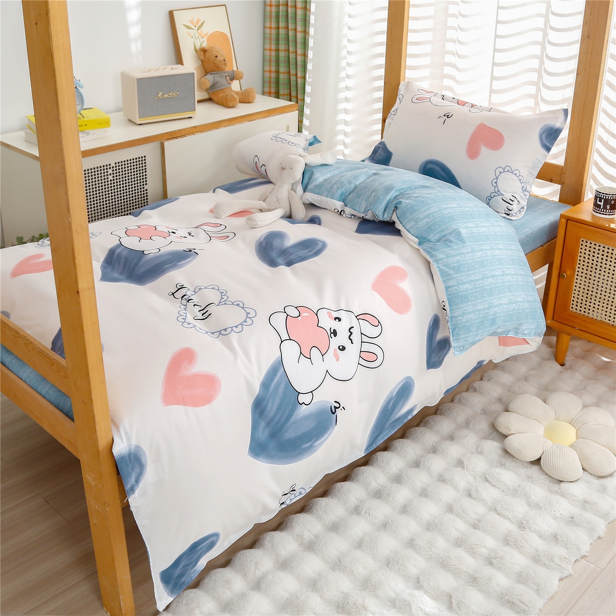 91家纺网 家纺一手货源 找家纺 曼璐2025新款学生床笠三件套四件套 爱心兔