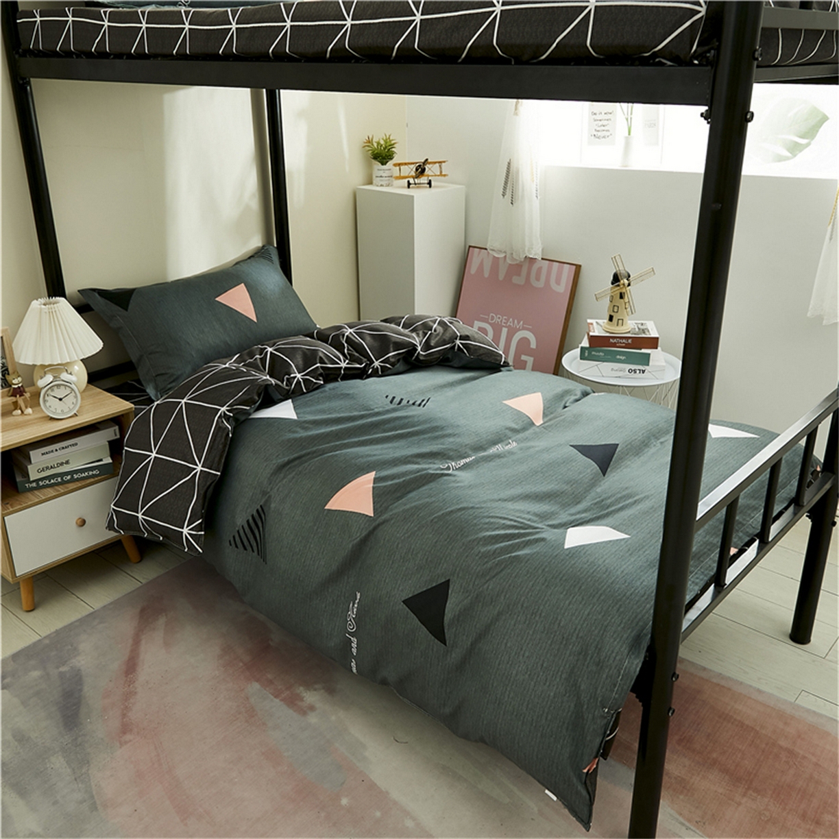 91家纺网 家纺一手货源 找家纺 曼璐2025新款学生床笠三件套四件套 简约三角