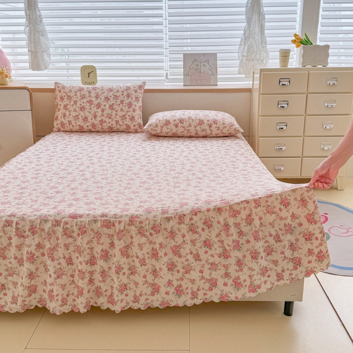 91家纺网 家纺一手货源 找家纺 莎臣豹 2025新款A类云感木棉皱皱纱双层纱床裙可配二三件套 花影织梦