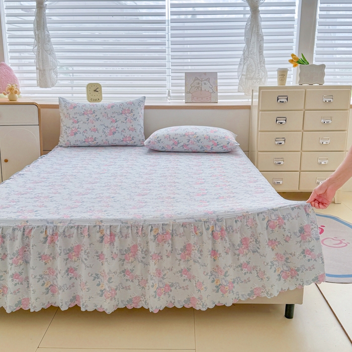 91家纺网 家纺一手货源 找家纺 莎臣豹 2025新款A类云感木棉皱皱纱双层纱床裙可配二三件套 甜梦花韵