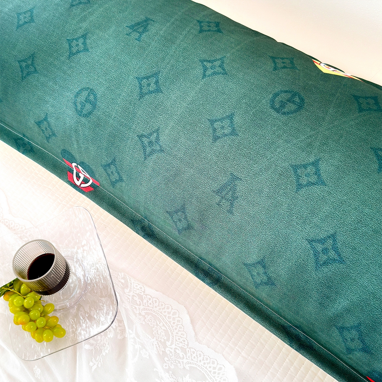 91家纺网 家纺一手货源 找家纺 乐居家纺 2025新款凉感高密冰丝双人印花枕套+内芯 米妮兔-绿