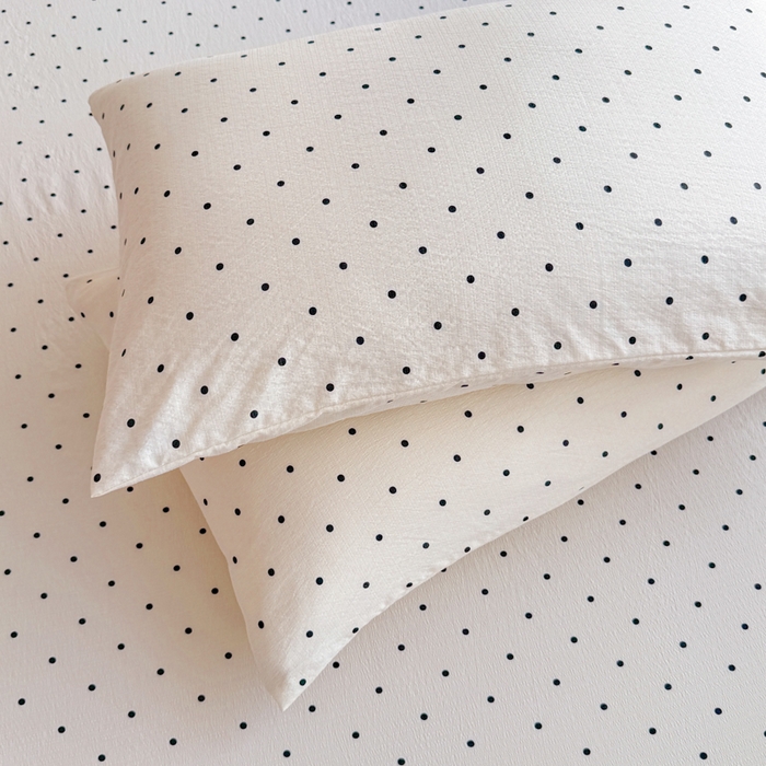 91家纺网 家纺一手货源 找家纺 莎臣豹 2025新款A类云感木棉皱皱纱双层纱床裙可配二三件套 波点风-米