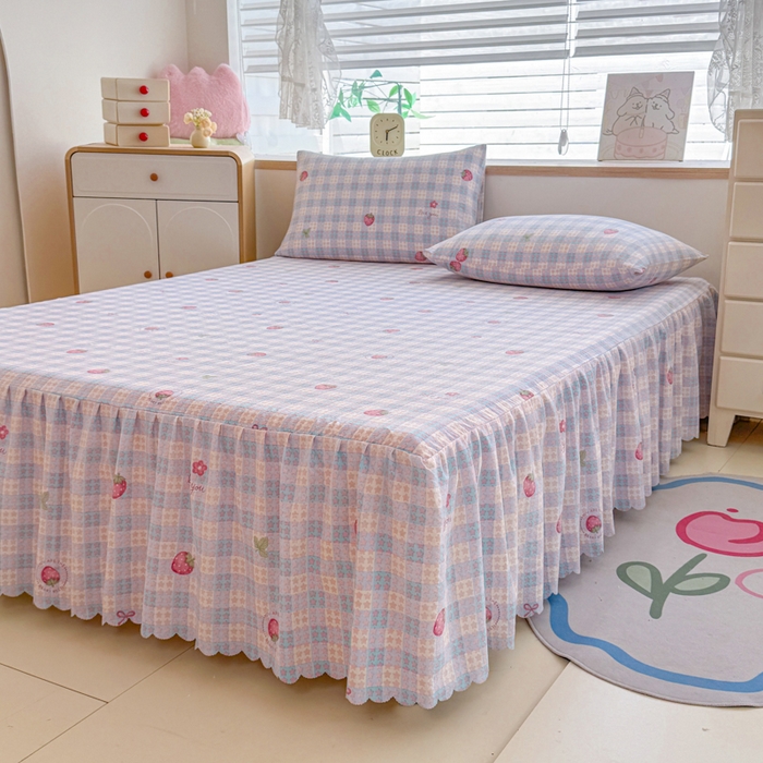 91家纺网 家纺一手货源 找家纺 莎臣豹 2025新款A类云感木棉皱皱纱双层纱床裙可配二三件套 草莓物语