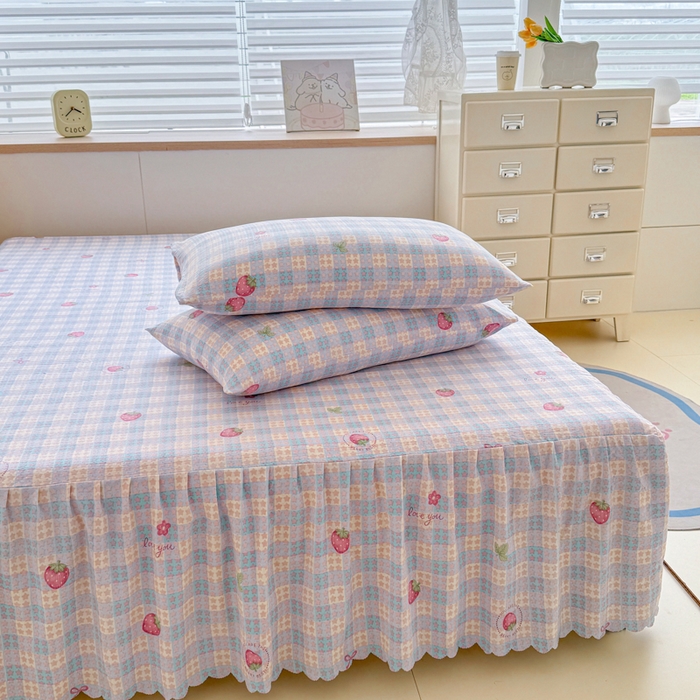 91家纺网 家纺一手货源 找家纺 莎臣豹 2025新款A类云感木棉皱皱纱双层纱床裙可配二三件套 草莓物语