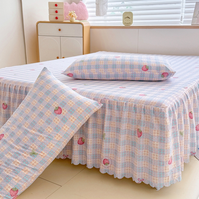 91家纺网 家纺一手货源 找家纺 莎臣豹 2025新款A类云感木棉皱皱纱双层纱床裙可配二三件套 草莓物语