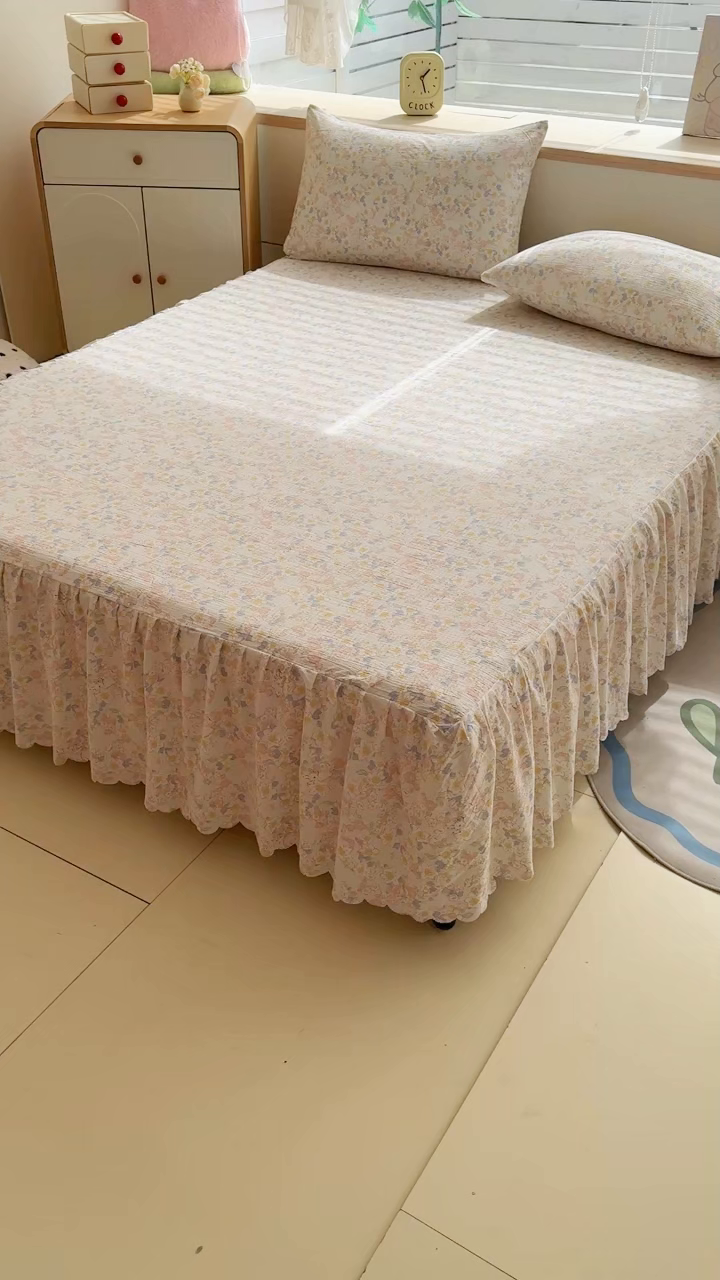 91家纺网 家纺一手货源 找家纺 莎臣豹 2025新款A类云感木棉皱皱纱双层纱床裙可配二三件套 晨露园