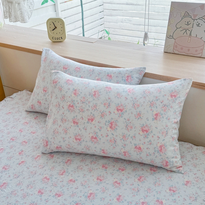 91家纺网 家纺一手货源 找家纺 莎臣豹 2025新款A类云感木棉皱皱纱双层纱床裙可配二三件套 晨雾蓝调