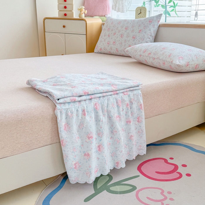 91家纺网 家纺一手货源 找家纺 莎臣豹 2025新款A类云感木棉皱皱纱双层纱床裙可配二三件套 晨雾蓝调