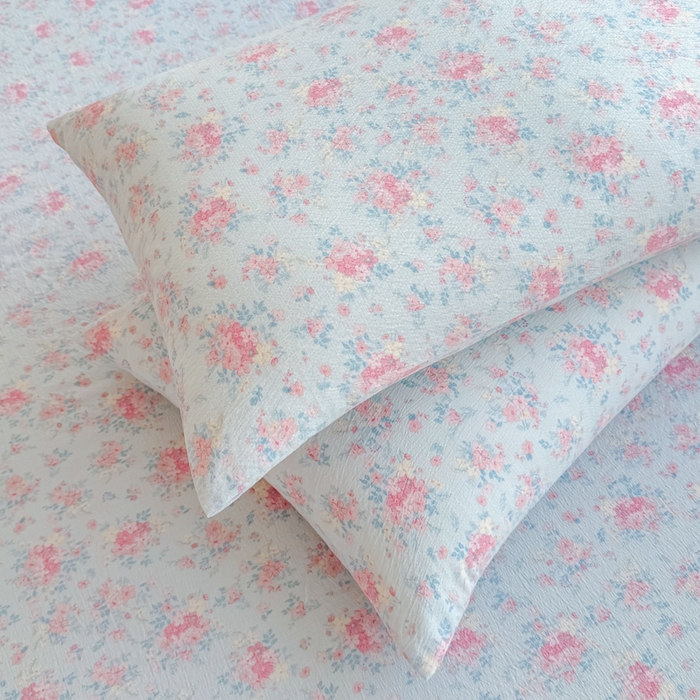 91家纺网 家纺一手货源 找家纺 莎臣豹 2025新款A类云感木棉皱皱纱双层纱床裙可配二三件套 晨雾蓝调