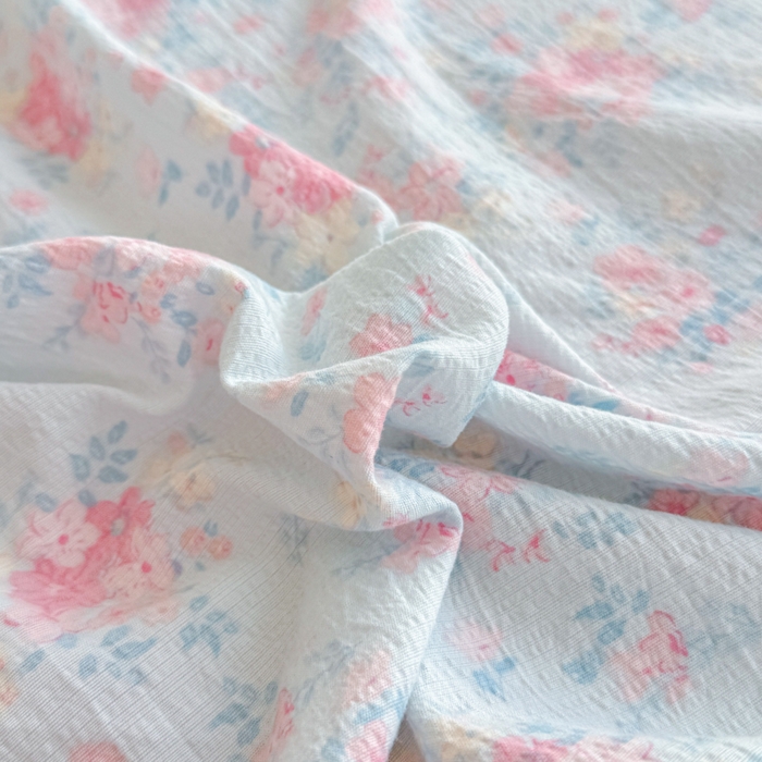 91家纺网 家纺一手货源 找家纺 莎臣豹 2025新款A类云感木棉皱皱纱双层纱床裙可配二三件套 晨雾蓝调