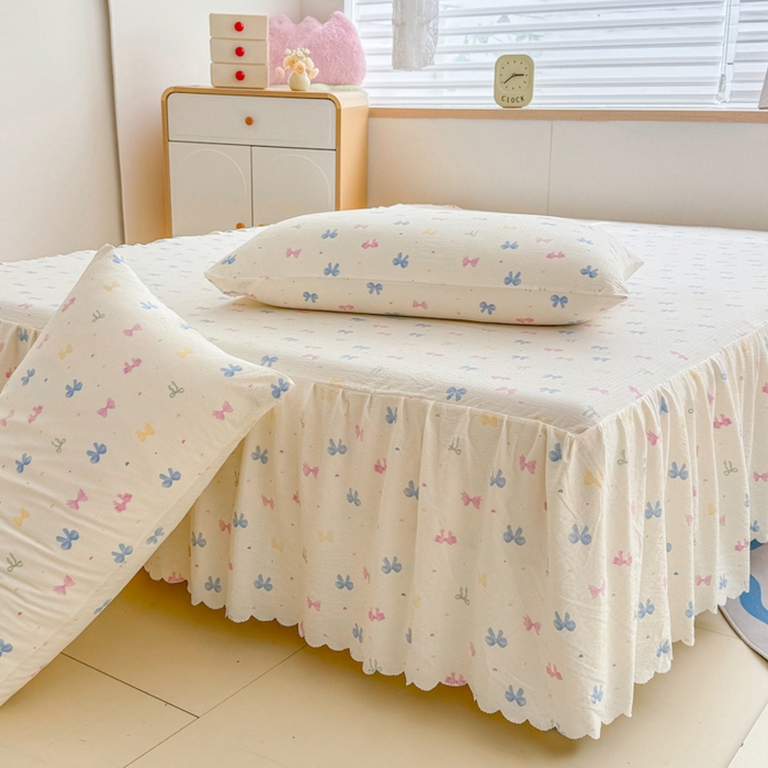 91家纺网 家纺一手货源 找家纺 莎臣豹 2025新款A类云感木棉皱皱纱双层纱床裙可配二三件套 蝶恋捕梦