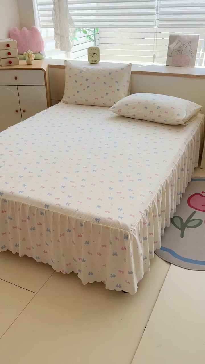 91家纺网 家纺一手货源 找家纺 莎臣豹 2025新款A类云感木棉皱皱纱双层纱床裙可配二三件套 蝶恋捕梦