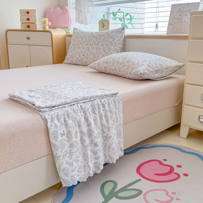 91家纺网 家纺一手货源 找家纺 莎臣豹 2025新款A类云感木棉皱皱纱双层纱床裙可配二三件套 蝶影清韵