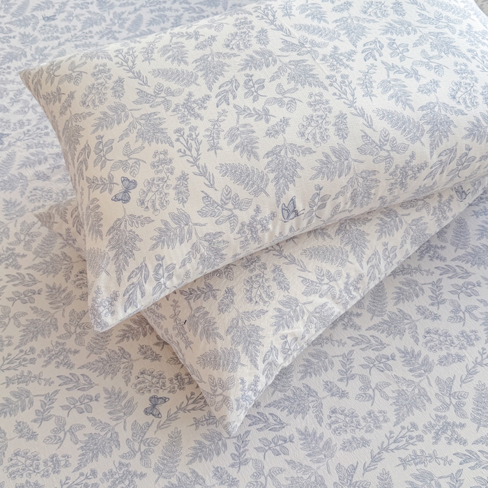 91家纺网 家纺一手货源 找家纺 莎臣豹 2025新款A类云感木棉皱皱纱双层纱床裙可配二三件套 蝶影清韵