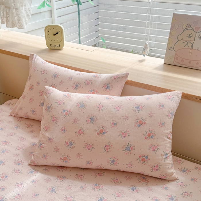 91家纺网 家纺一手货源 找家纺 莎臣豹 2025新款A类云感木棉皱皱纱双层纱床裙可配二三件套 粉黛花园