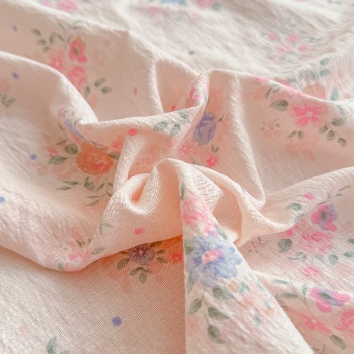 91家纺网 家纺一手货源 找家纺 莎臣豹 2025新款A类云感木棉皱皱纱双层纱床裙可配二三件套 粉黛花园