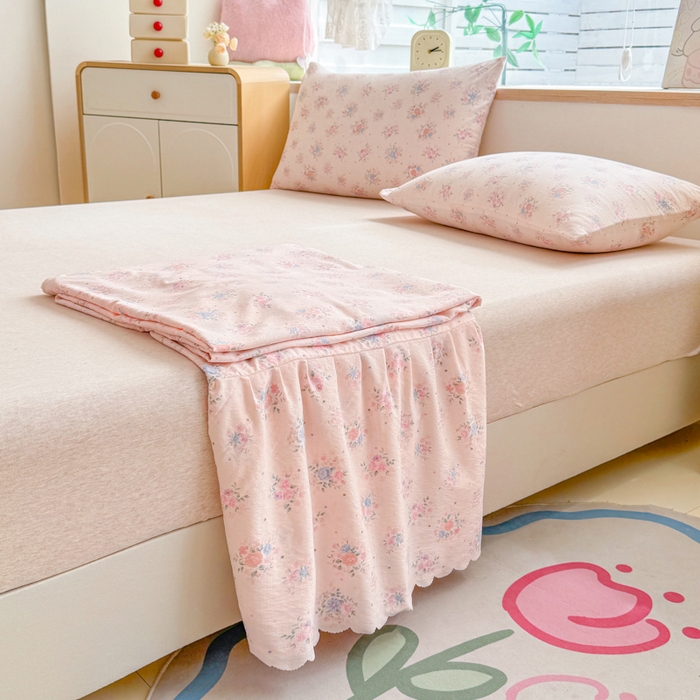 91家纺网 家纺一手货源 找家纺 莎臣豹 2025新款A类云感木棉皱皱纱双层纱床裙可配二三件套 粉黛花园