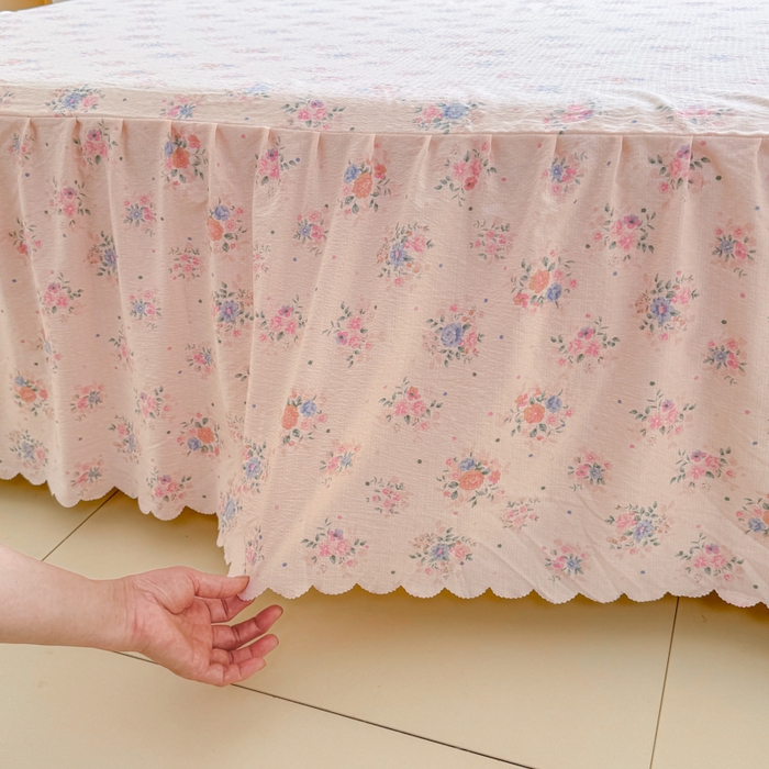 91家纺网 家纺一手货源 找家纺 莎臣豹 2025新款A类云感木棉皱皱纱双层纱床裙可配二三件套 粉黛花园