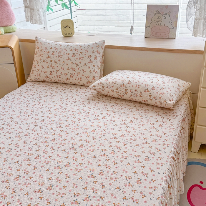 91家纺网 家纺一手货源 找家纺 莎臣豹 2025新款A类云感木棉皱皱纱双层纱床裙可配二三件套 粉桔花园