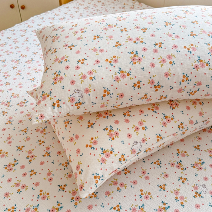 91家纺网 家纺一手货源 找家纺 莎臣豹 2025新款A类云感木棉皱皱纱双层纱床裙可配二三件套 粉桔花园