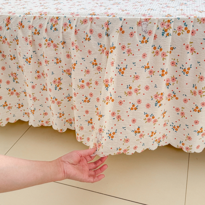 91家纺网 家纺一手货源 找家纺 莎臣豹 2025新款A类云感木棉皱皱纱双层纱床裙可配二三件套 粉桔花园