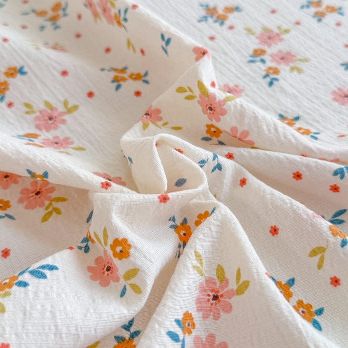 91家纺网 家纺一手货源 找家纺 莎臣豹 2025新款A类云感木棉皱皱纱双层纱床裙可配二三件套 粉桔花园