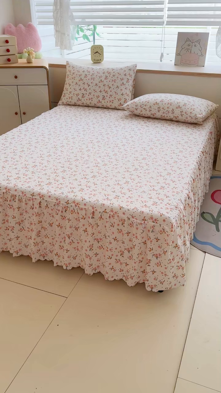 91家纺网 家纺一手货源 找家纺 莎臣豹 2025新款A类云感木棉皱皱纱双层纱床裙可配二三件套 粉桔花园