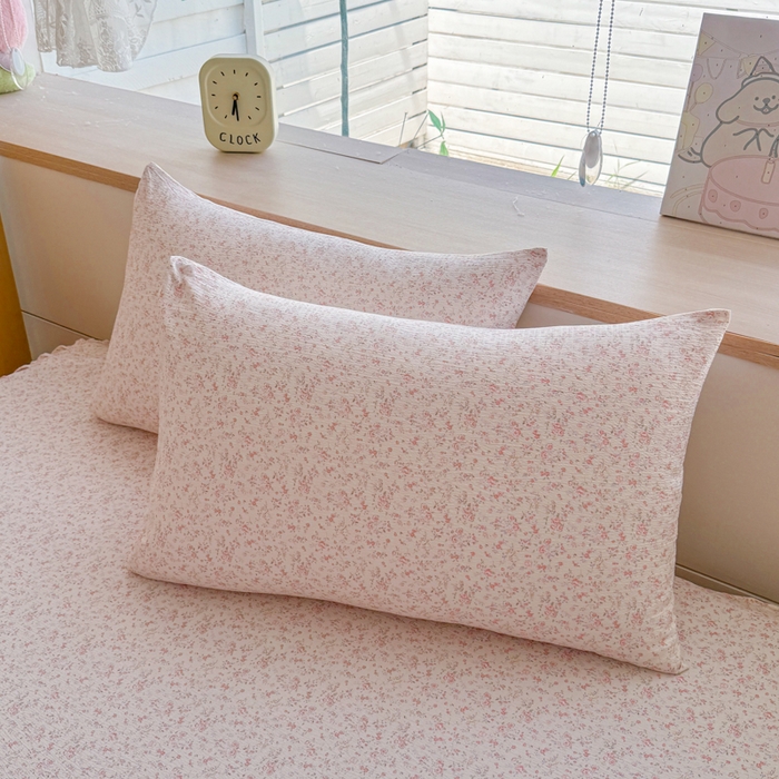 91家纺网 家纺一手货源 找家纺 莎臣豹 2025新款A类云感木棉皱皱纱双层纱床裙可配二三件套 粉雾花语