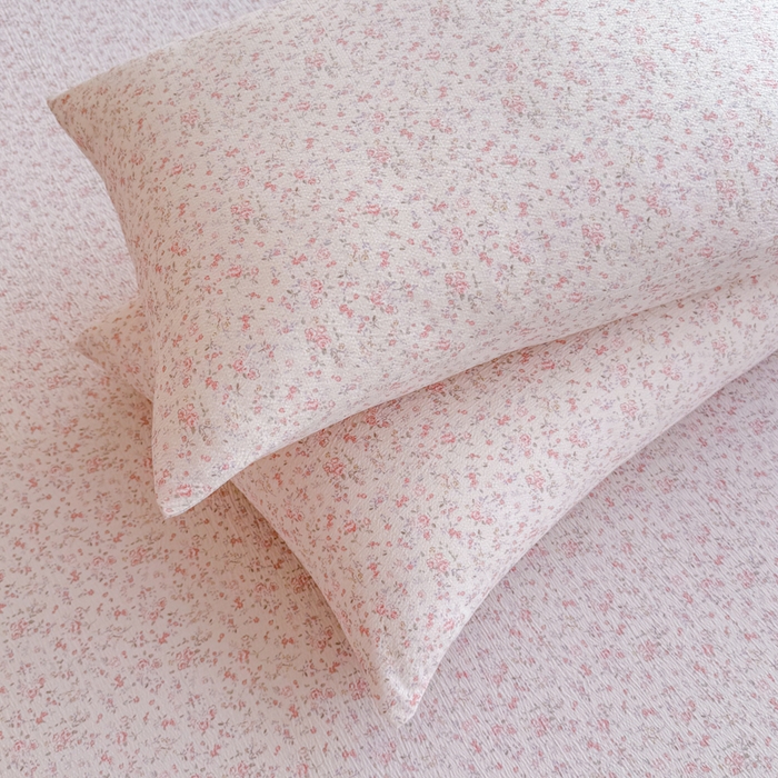 91家纺网 家纺一手货源 找家纺 莎臣豹 2025新款A类云感木棉皱皱纱双层纱床裙可配二三件套 粉雾花语