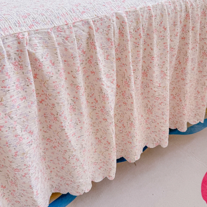 91家纺网 家纺一手货源 找家纺 莎臣豹 2025新款A类云感木棉皱皱纱双层纱床裙可配二三件套 粉雾花语