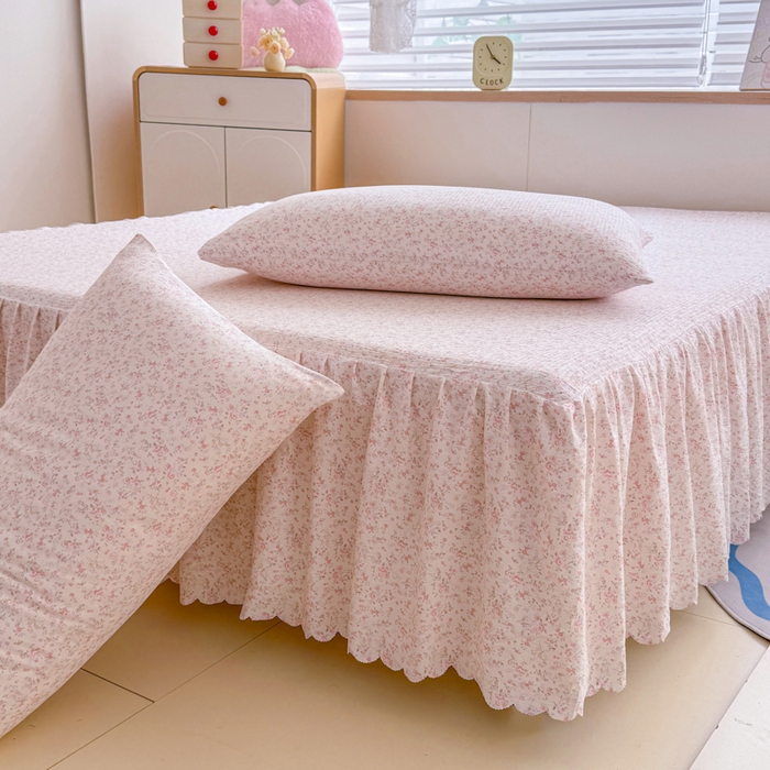 91家纺网 家纺一手货源 找家纺 莎臣豹 2025新款A类云感木棉皱皱纱双层纱床裙可配二三件套 粉雾花语