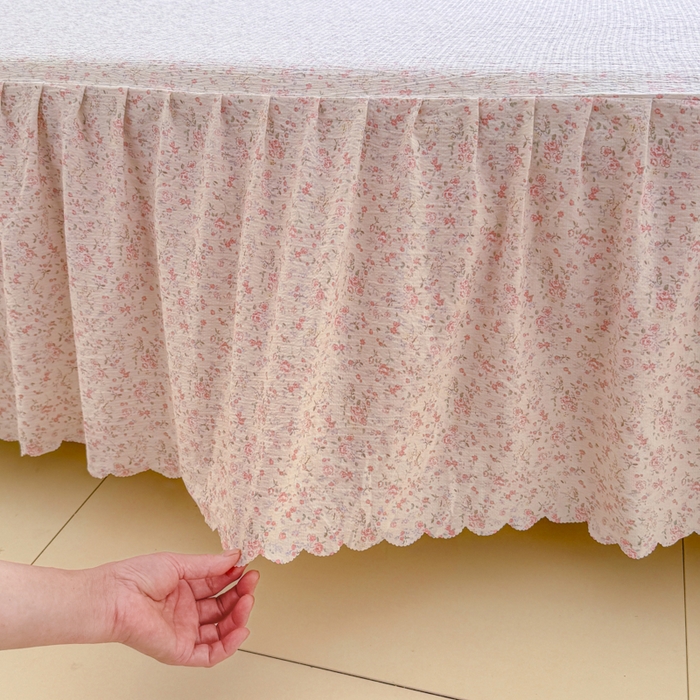 91家纺网 家纺一手货源 找家纺 莎臣豹 2025新款A类云感木棉皱皱纱双层纱床裙可配二三件套 粉雾花语