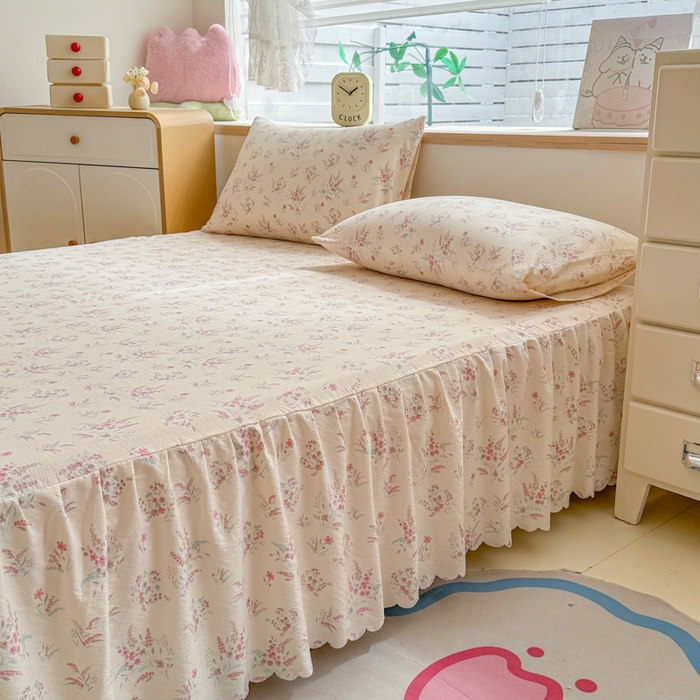 91家纺网 家纺一手货源 找家纺 莎臣豹 2025新款A类云感木棉皱皱纱双层纱床裙可配二三件套 粉雪絮语