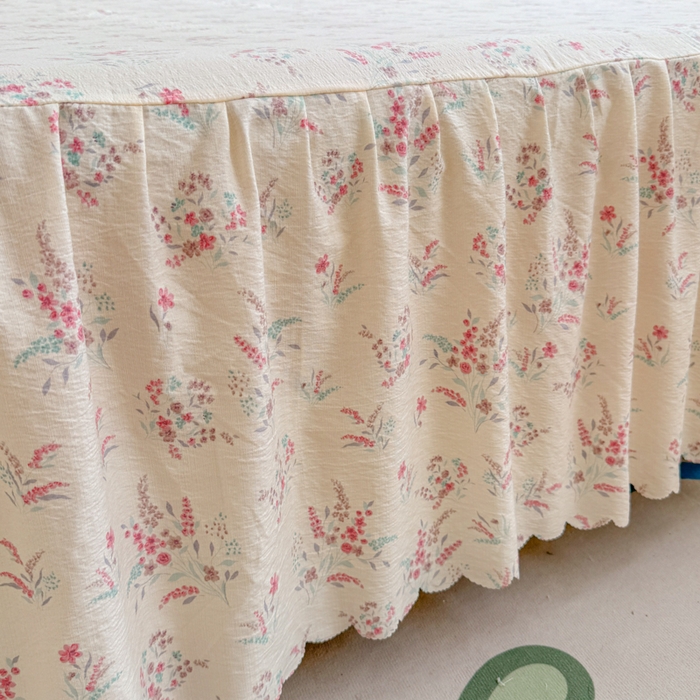 91家纺网 家纺一手货源 找家纺 莎臣豹 2025新款A类云感木棉皱皱纱双层纱床裙可配二三件套 粉雪絮语