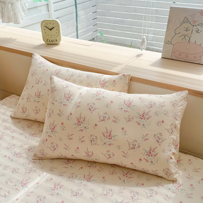 91家纺网 家纺一手货源 找家纺 莎臣豹 2025新款A类云感木棉皱皱纱双层纱床裙可配二三件套 粉雪絮语