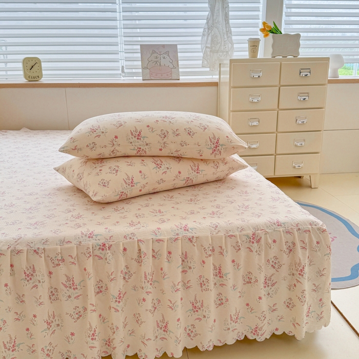 91家纺网 家纺一手货源 找家纺 莎臣豹 2025新款A类云感木棉皱皱纱双层纱床裙可配二三件套 粉雪絮语