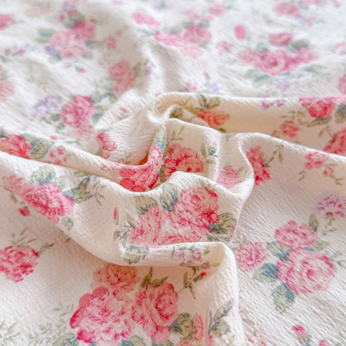 91家纺网 家纺一手货源 找家纺 莎臣豹 2025新款A类云感木棉皱皱纱双层纱床裙可配二三件套 花影织梦