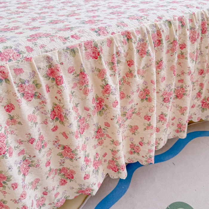 91家纺网 家纺一手货源 找家纺 莎臣豹 2025新款A类云感木棉皱皱纱双层纱床裙可配二三件套 花影织梦