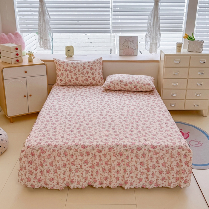 91家纺网 家纺一手货源 找家纺 莎臣豹 2025新款A类云感木棉皱皱纱双层纱床裙可配二三件套 花影织梦