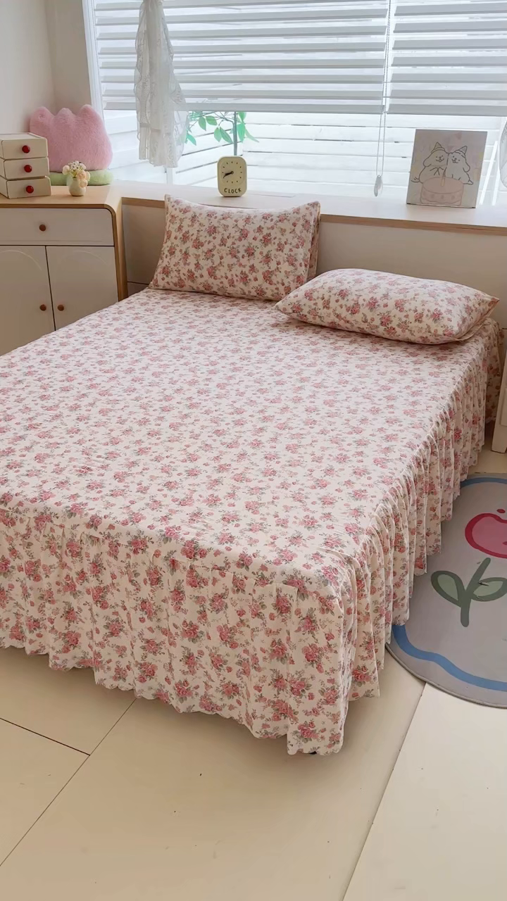 91家纺网 家纺一手货源 找家纺 莎臣豹 2025新款A类云感木棉皱皱纱双层纱床裙可配二三件套 花影织梦