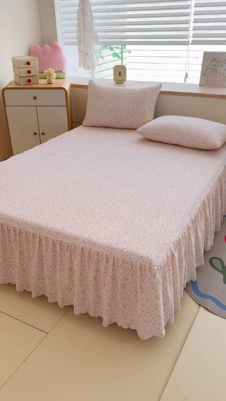 91家纺网 家纺一手货源 找家纺 莎臣豹 2025新款A类云感木棉皱皱纱双层纱床裙可配二三件套 玫瑰絮语