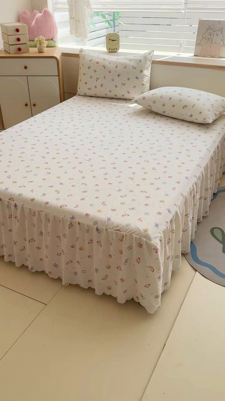 91家纺网 家纺一手货源 找家纺 莎臣豹 2025新款A类云感木棉皱皱纱双层纱床裙可配二三件套 萌宠乐园