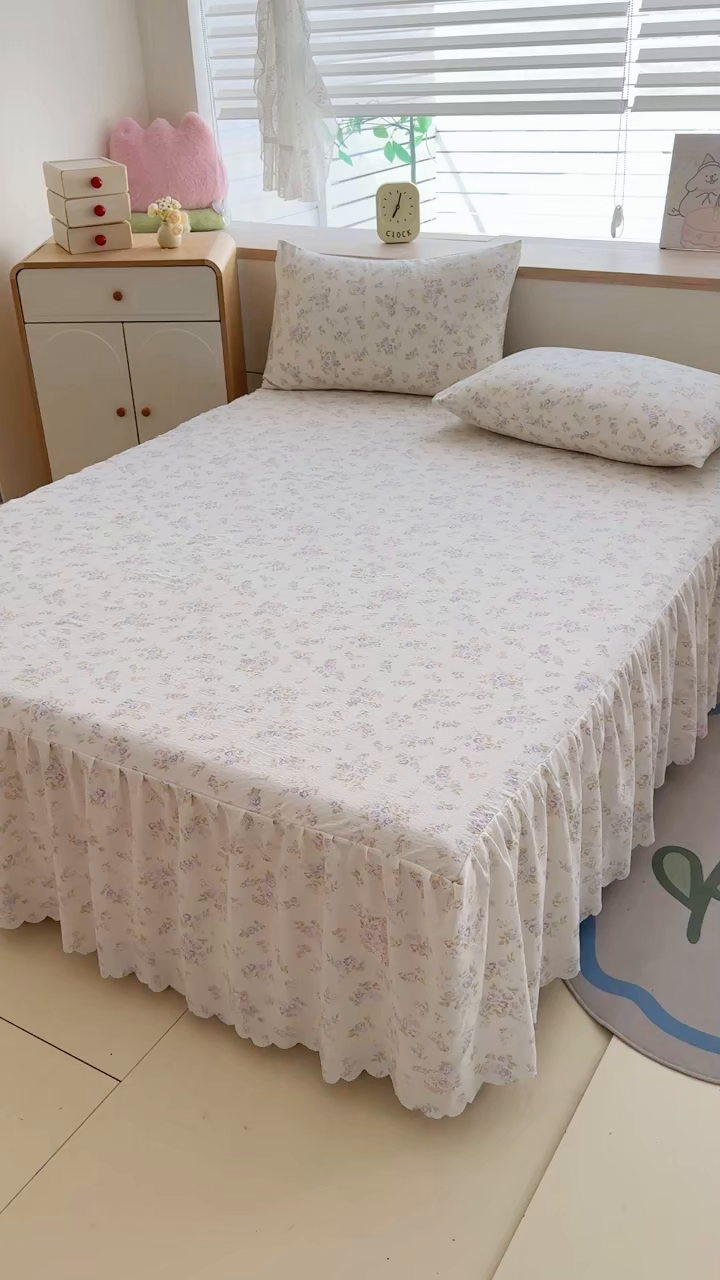 91家纺网 家纺一手货源 找家纺 莎臣豹 2025新款A类云感木棉皱皱纱双层纱床裙可配二三件套 蜜露纱紫