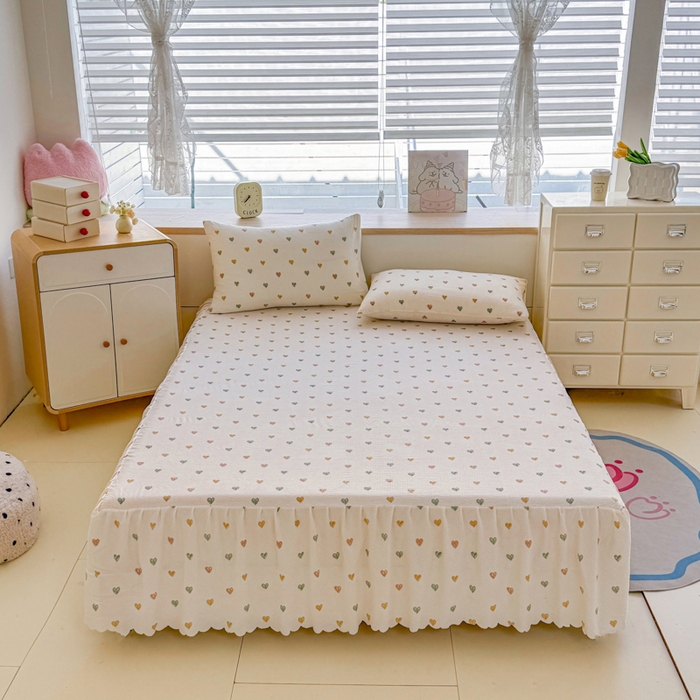 91家纺网 家纺一手货源 找家纺 莎臣豹 2025新款A类云感木棉皱皱纱双层纱床裙可配二三件套 蜜糖心语