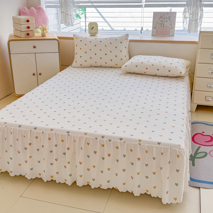 91家纺网 家纺一手货源 找家纺 莎臣豹 2025新款A类云感木棉皱皱纱双层纱床裙可配二三件套 蜜糖心语