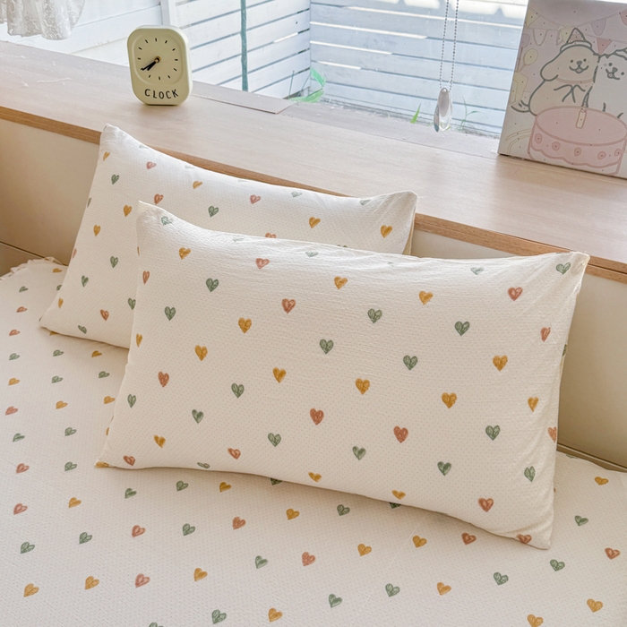 91家纺网 家纺一手货源 找家纺 莎臣豹 2025新款A类云感木棉皱皱纱双层纱床裙可配二三件套 蜜糖心语