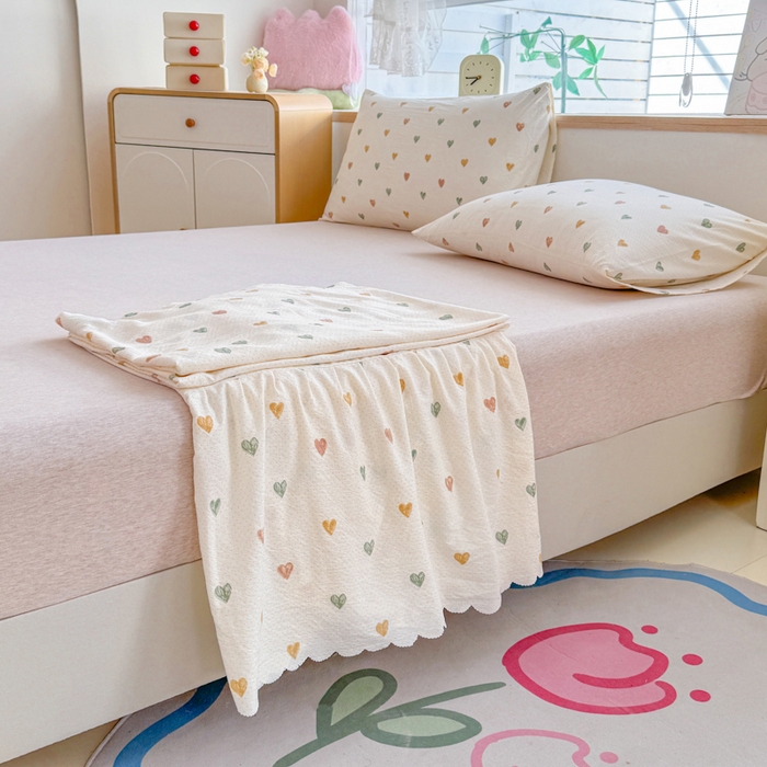 91家纺网 家纺一手货源 找家纺 莎臣豹 2025新款A类云感木棉皱皱纱双层纱床裙可配二三件套 蜜糖心语