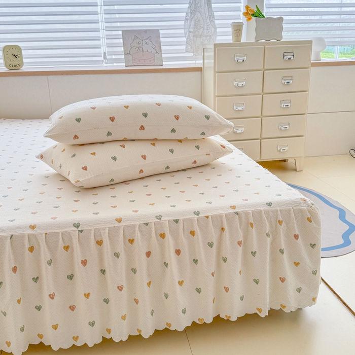 91家纺网 家纺一手货源 找家纺 莎臣豹 2025新款A类云感木棉皱皱纱双层纱床裙可配二三件套 蜜糖心语